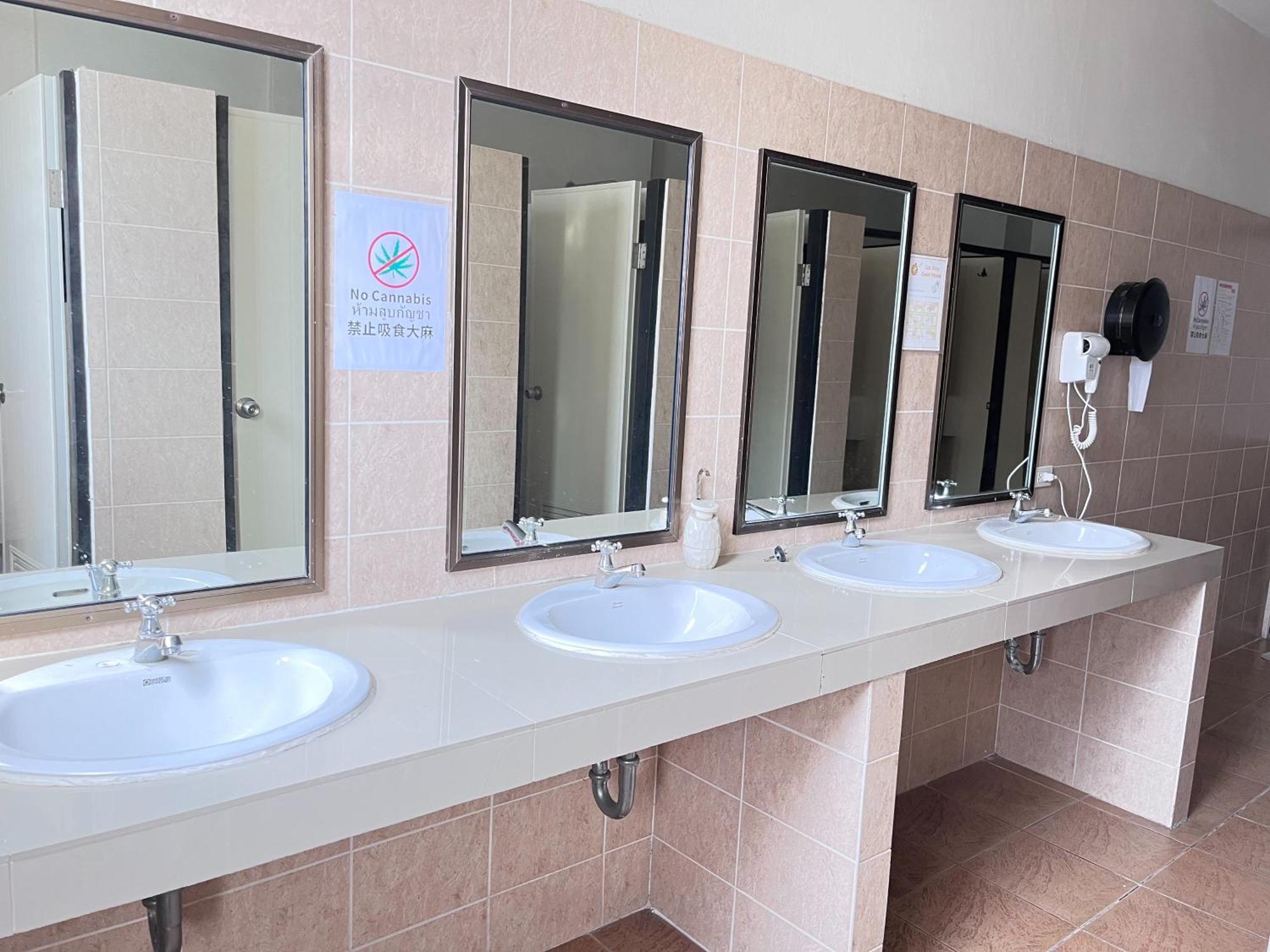 Lub Sbuy Hostel Phuket Kültér fotó